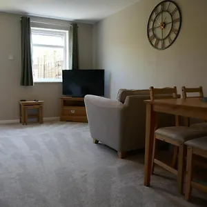 2 Bedroom House Walking Distance To Centre With Free Parking York